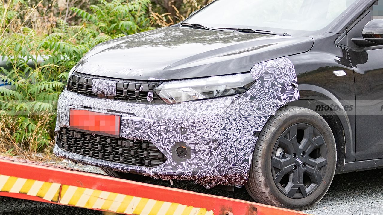 Dacia Logan 2026 - foto espía frontal