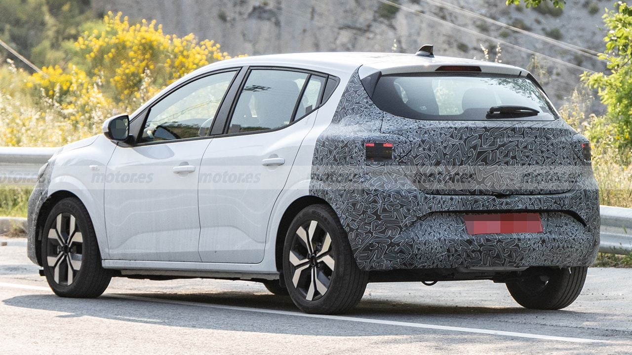 Dacia Sandero 2026 - foto espía posterior