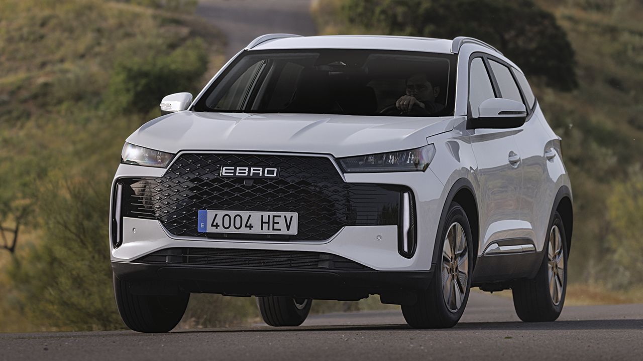 El nuevo EBRO S400 llega con acabados Premium y Excellence, ¿cuál interesa más?