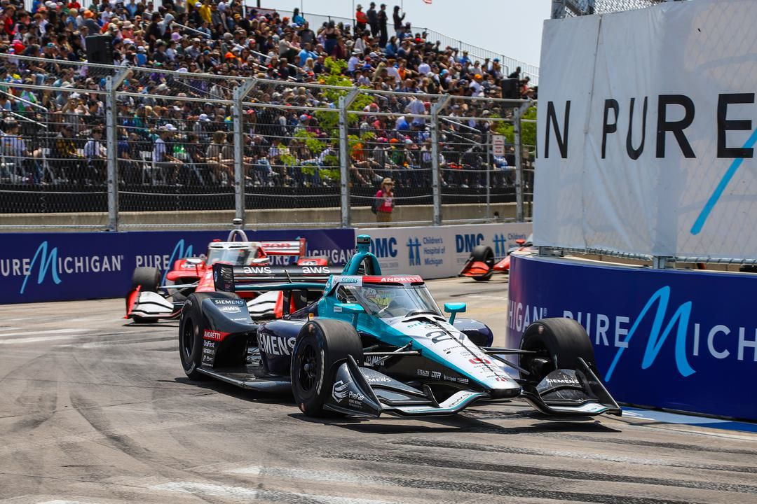 Kyle Kirkwood vence en Detroit y desafía en la distancia a Álex Palou tras su abandono