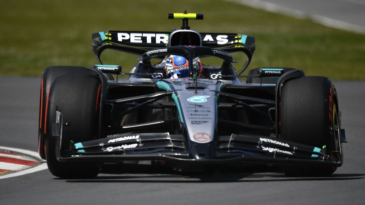 George Russell brilla con el medio, y tanto Sainz como Alonso se permiten soñar