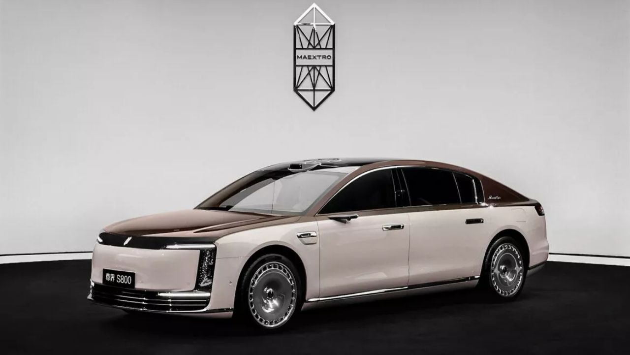 Los Chinos Hacen Cola Para Comprarse Este Coche Eléctrico De Lujo Bautizado Como El Rolls-Royce De China 2 Los Chinos Hacen Cola Para Comprarse Este Coche ElÉCtrico De Lujo Bautizado Como El Rolls-Royce De China