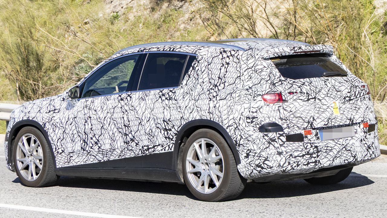 Mercedes Prepara Un Glc Eléctrico Que Ridiculiza Al Amg Híbrido Con Tecnología De F1 2 Fotos EspÍA Mercedes-Amg Glc 53 Eq Technology 2027