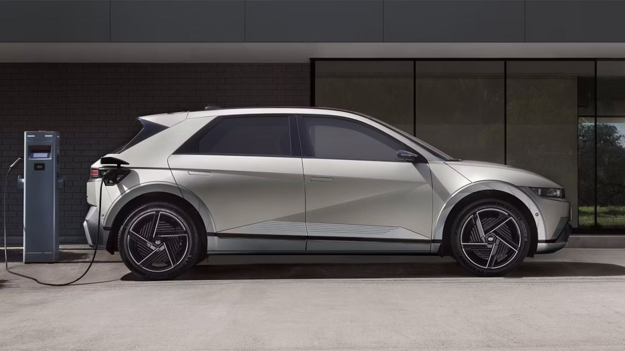 Más Barato Y Grande Que El Skoda Karoq, Hace 440 Km Sin Gastar Gasolina Y Con 15.200 € De Descuento 3 Hyundai Ioniq 5 - Lateral