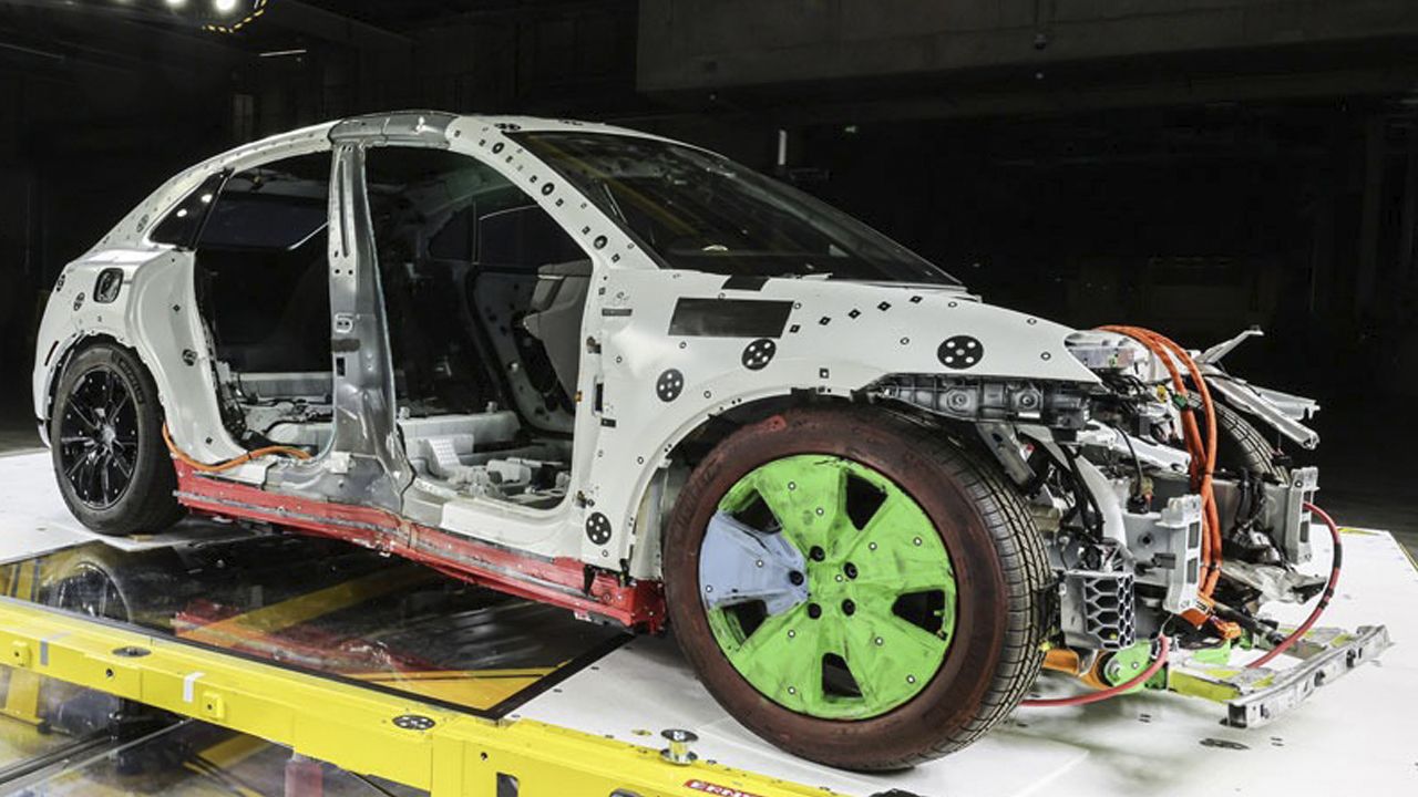 Un choque a esta velocidad basta para que tu Porsche eléctrico sea casi chatarra