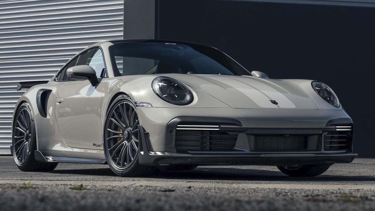 Gunther Werks firma un 911 Turbo S espectacular, con un carbono que parece normal… pero no lo es