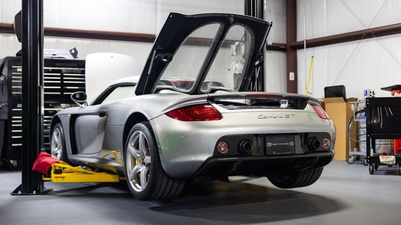 Así es el costoso ritual para mantener vivo al mítico Porsche Carrera GT