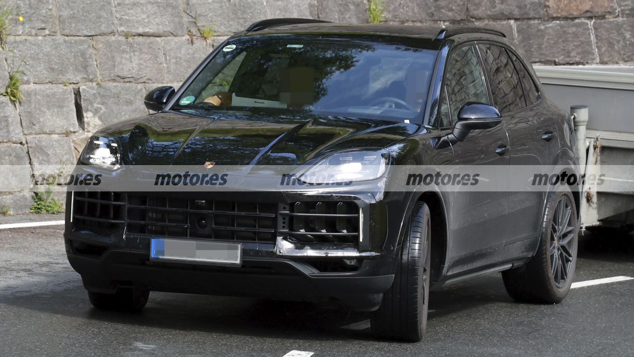 Porsche mantiene vivo al Cayenne de gasolina, nuevas fotos espía ya muestran su "nueva" imagen