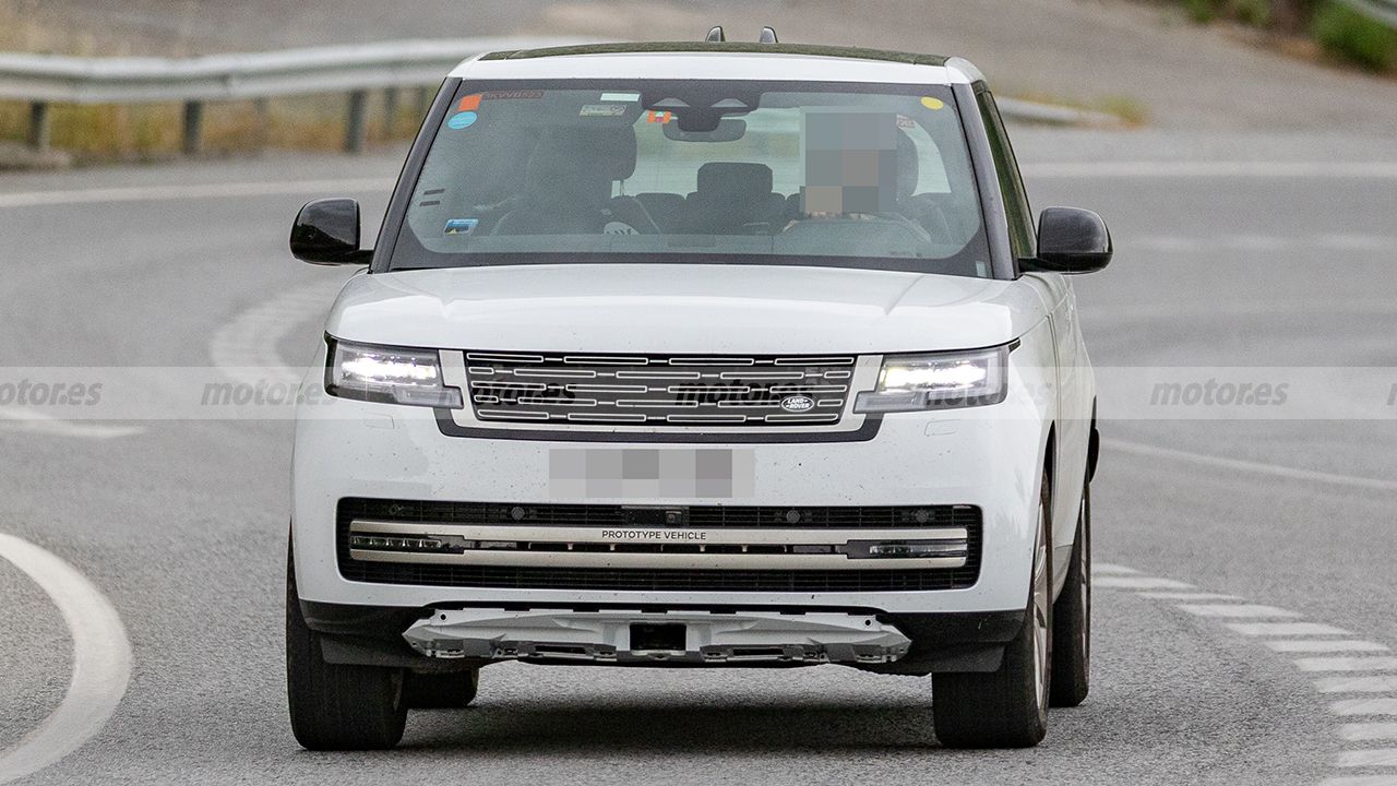El nuevo Range Rover 2026 cazado por dentro y por fuera, el SUV británico se actualiza 1