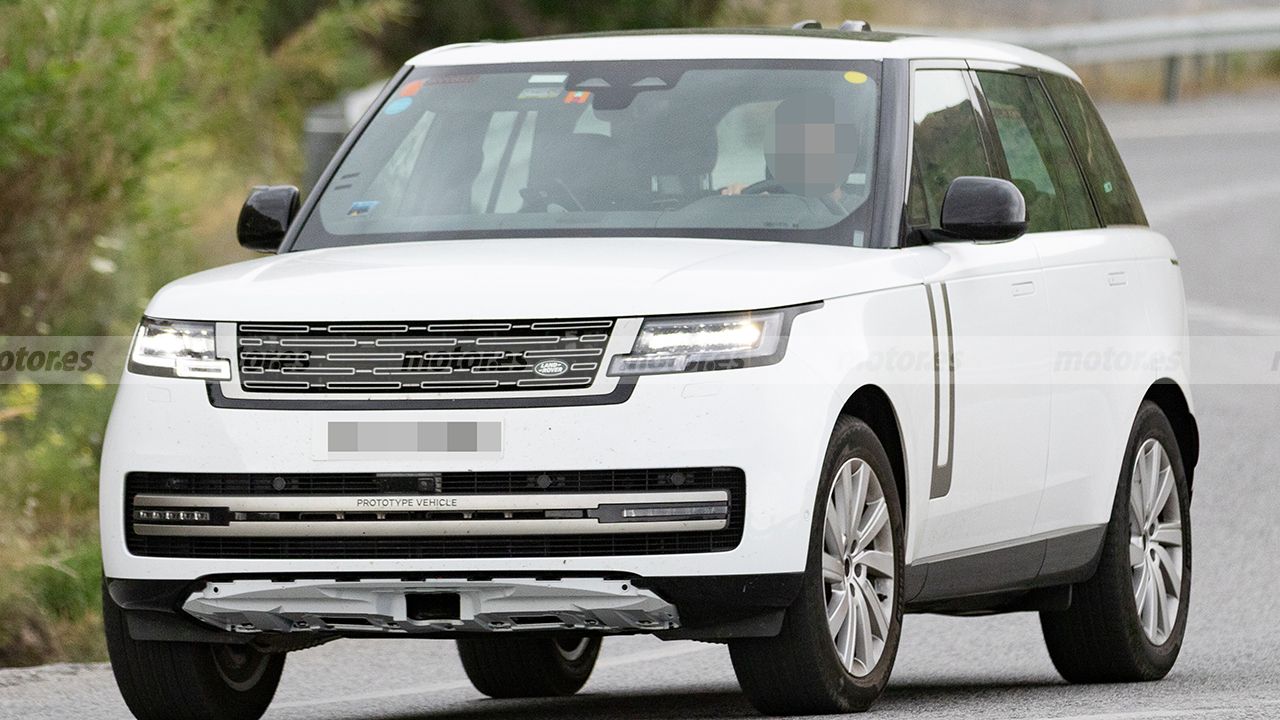 El nuevo Range Rover 2026 cazado por dentro y por fuera, el SUV británico se actualiza 3