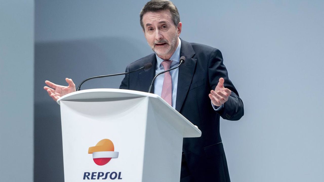 “Que cada uno se compre el coche que quiera, mi opción es el diésel”, Repsol aboga por un futuro multi-energía