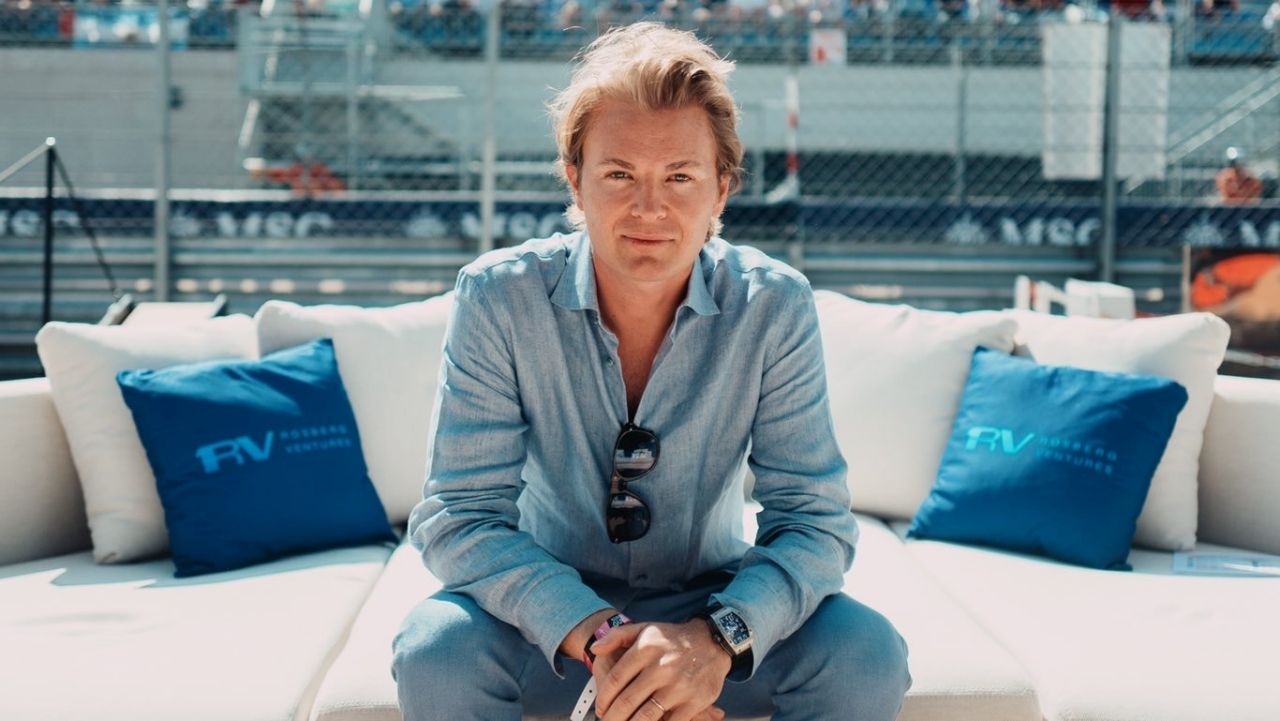 Rosberg retrata a Sainz: “Tiene que ser muy incómodo para él estar tan lejos de Albon”