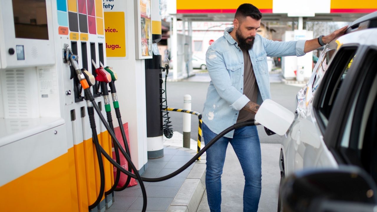 "Todos deberíamos poder decidir cuándo pasarnos al coche eléctrico", Shell planta cara a Europa