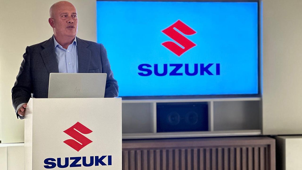 “Da menos miedo que el coche eléctrico”, el presidente de Suzuki España señala la clave del éxito del híbrido enchufable