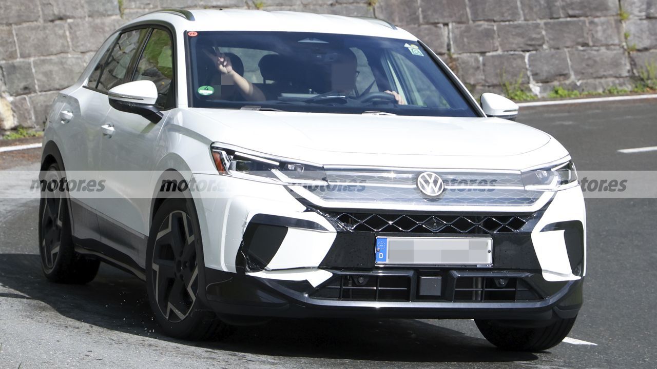 El nuevo T-Roc 2026 aparece donde (y como) nadie lo esperaba, Volkswagen no lo ha podido evitar 7