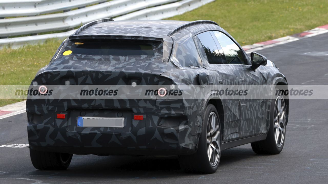 Foto espía trasera Mercedes-AMG GT SUV 2026