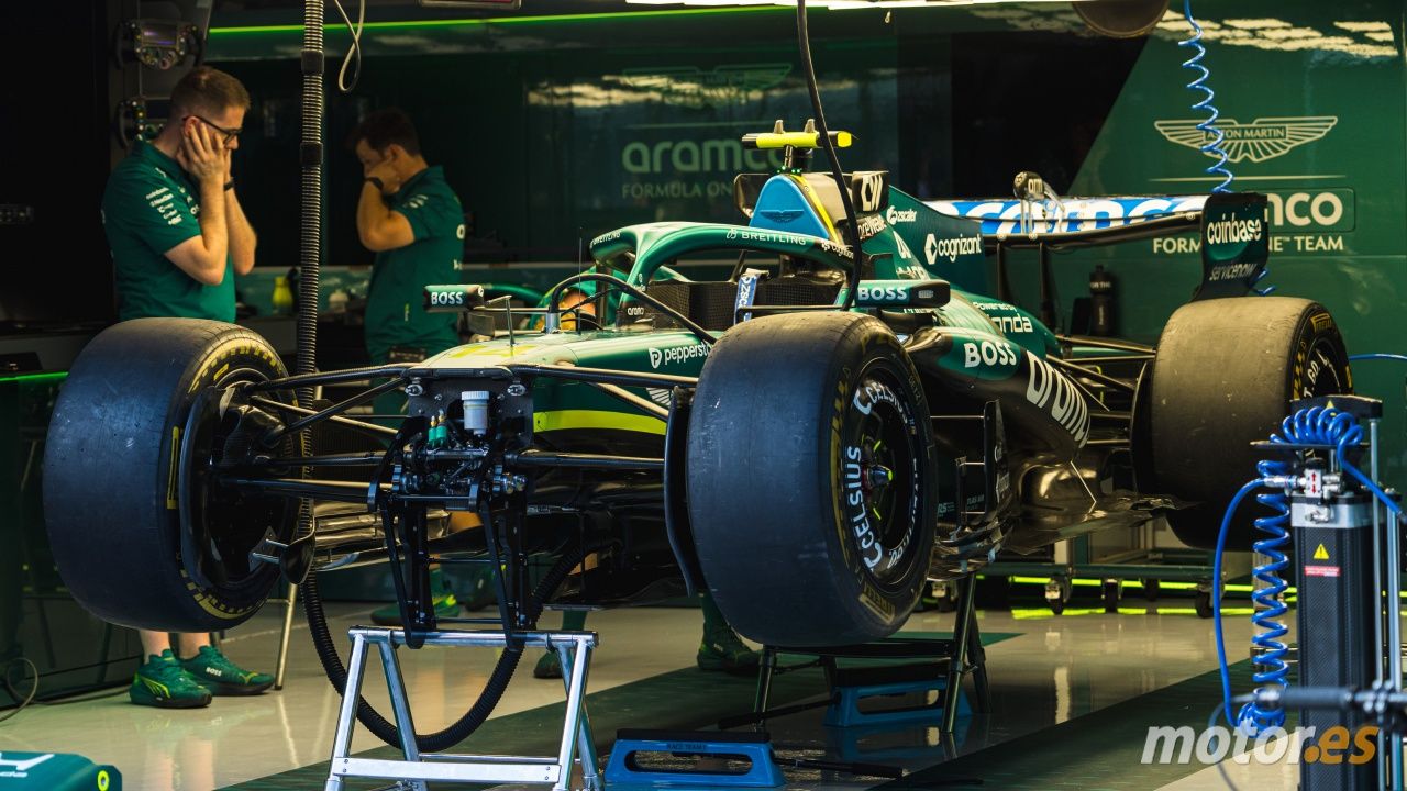 Aston Martin dirige el AMR26B en dirección a Alpine