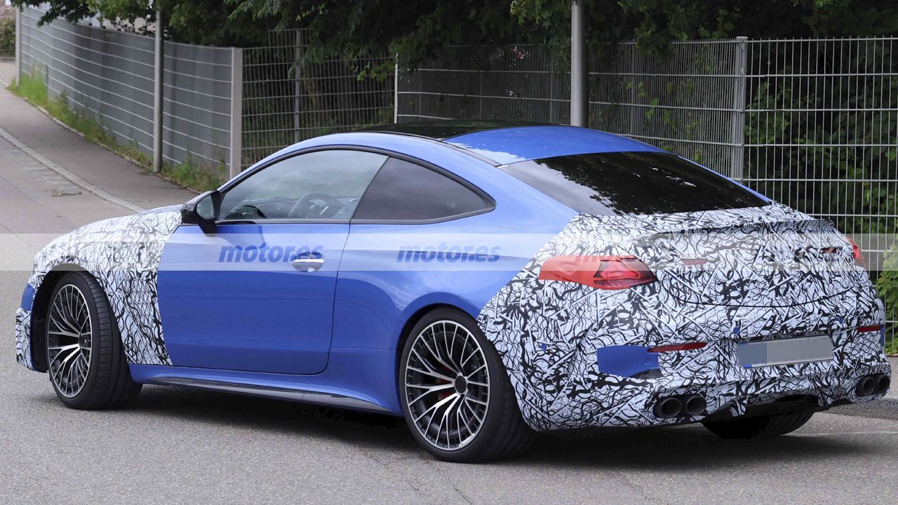 Los nuevos mercedes-amg cle 53 y 63 ya ruedan con cambios importantes en su imagen y nuevos motores 27
