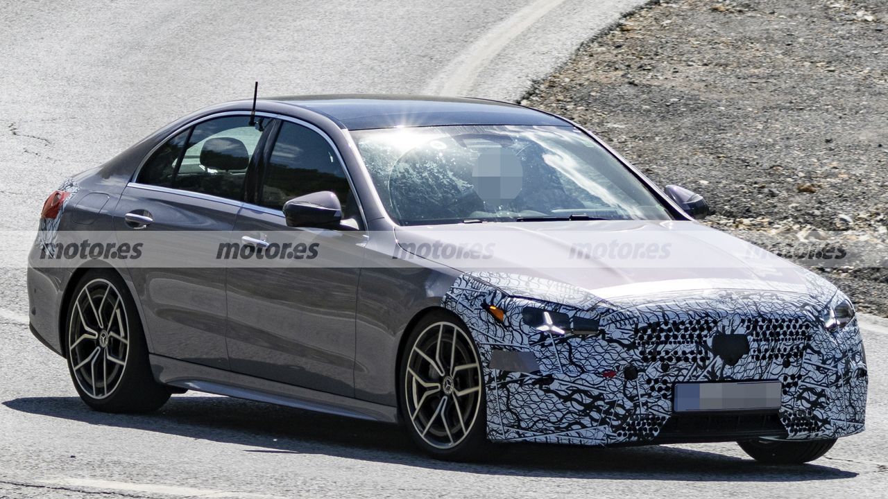 El mercedes clase c 2027 ya enseña sus novedades más importantes antes de enfrentarse al nuevo bmw serie 3 4