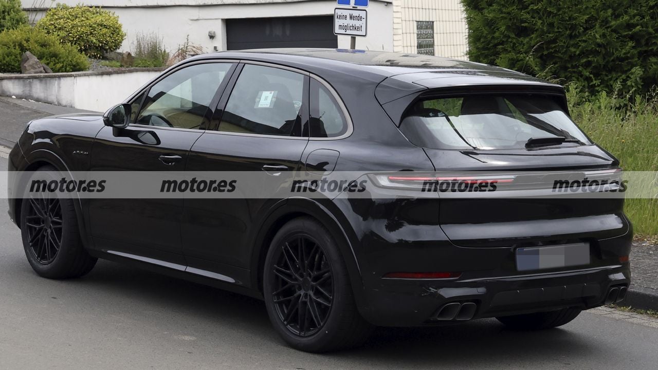 Fotos espía Porsche Cayenne Turbo E-Hybrid Facelift 2027