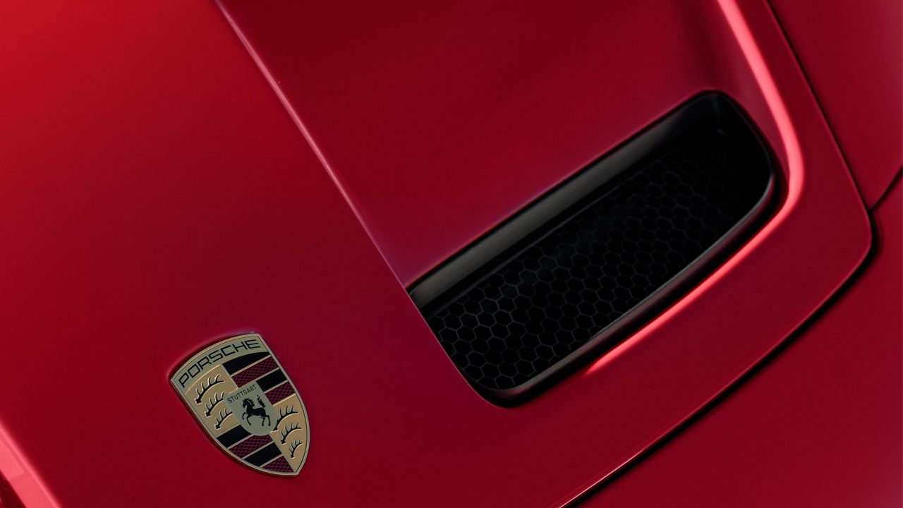 Porsche no quiere abandonar la combustión y está creando un sistema que puede funcionar como eléctrico, híbrido o gasolina