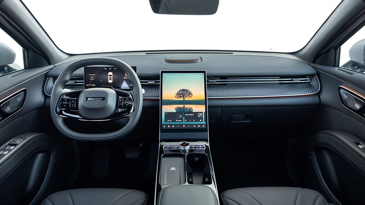Lepas L8 Super Hybrid - interior