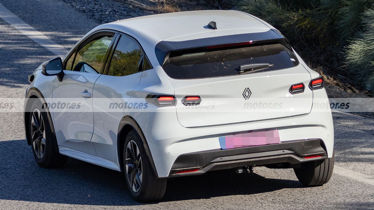 Renault Clio GT 2027 - foto espía posterior