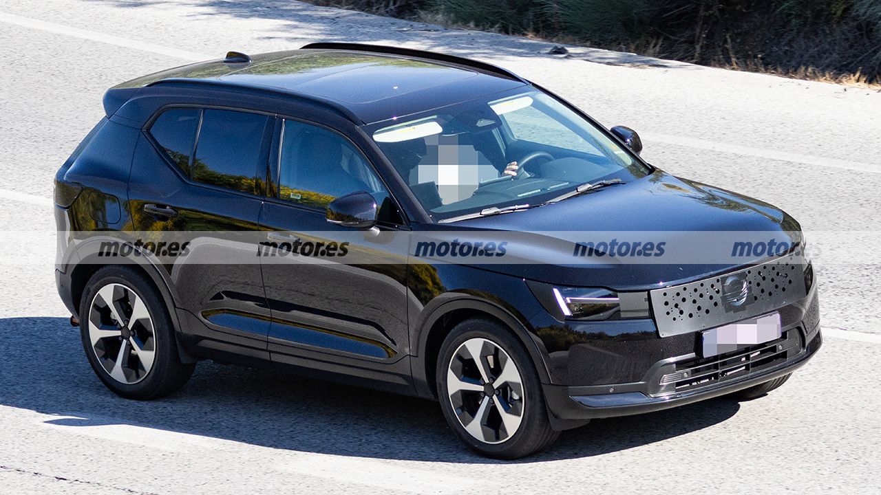 El plan de volvo para rejuvenecer el xc40 se descubre en estas primeras fotos espía 4