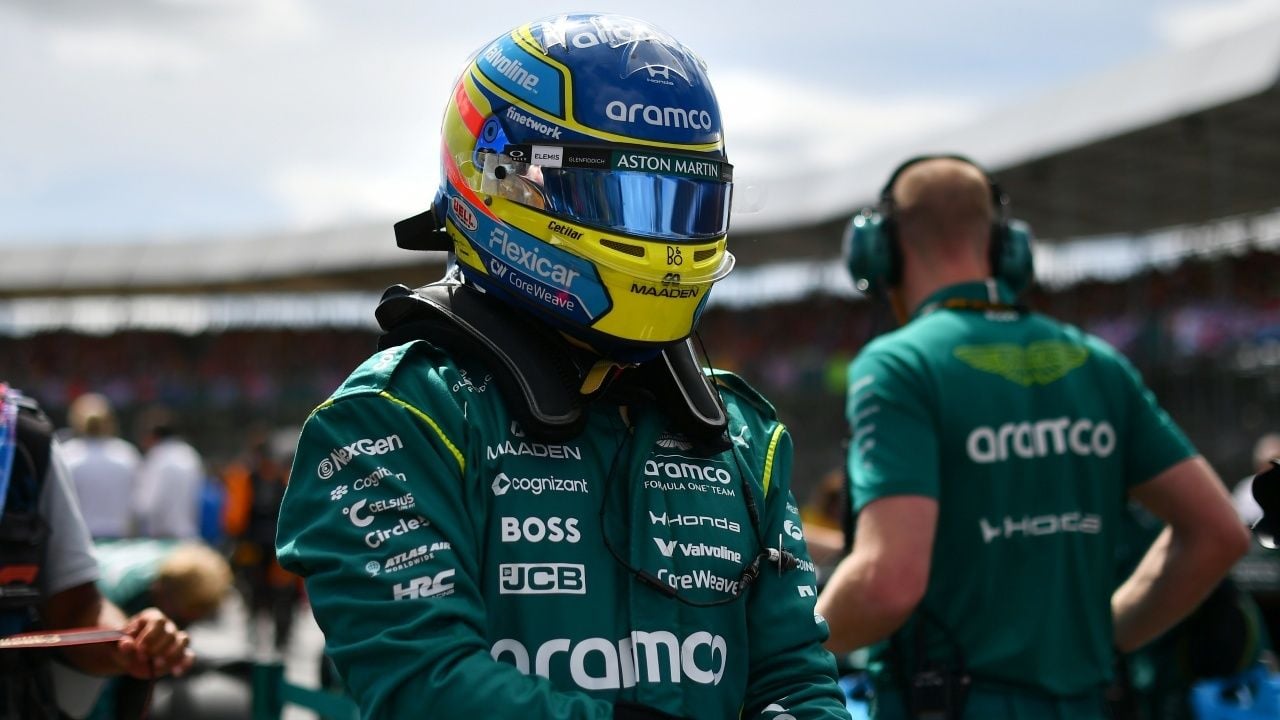 Alonso, tras el nuevo fallo del AMR26: "El coche se apagó y después volvió a encenderse"