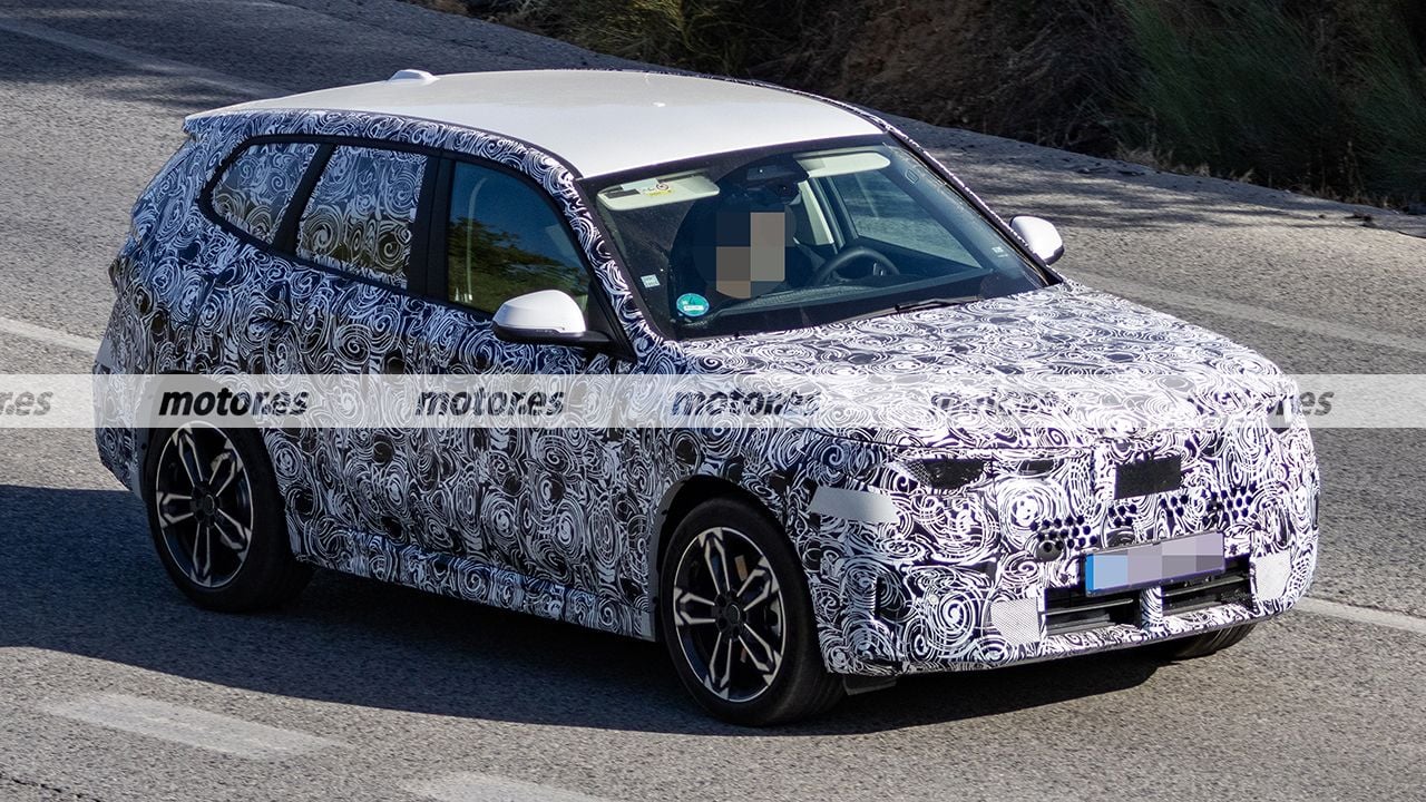 Cazado el renovado BMW X1 que llega en 2027, el SUV ya se deja ver con sus nuevas luces traseras y acabado M Sport