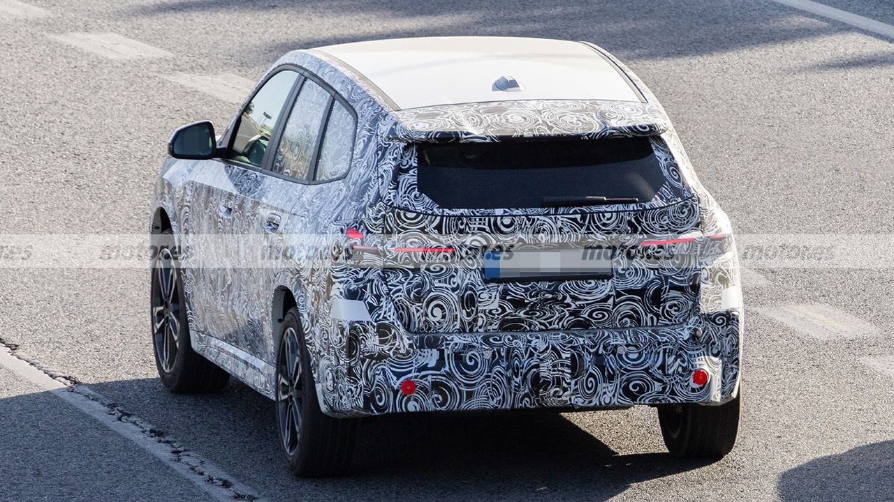 Cazado el renovado BMW X1 que llega en 2027, el SUV ya se deja ver con sus nuevas luces traseras y acabado M Sport 9