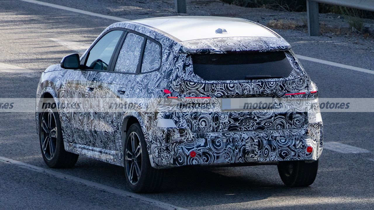BMW X1 M Sport 2027 - foto espía posterior