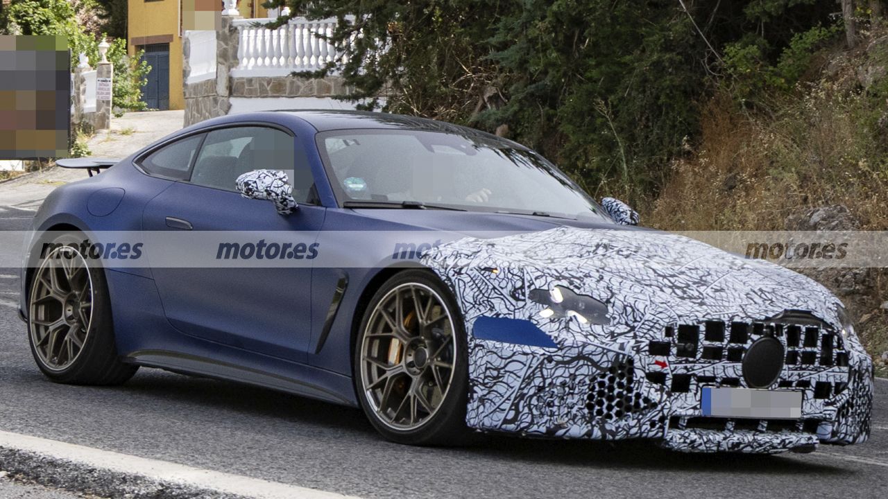 El mercedes-amg gt 63 pro 2027 deja al descubierto su nuevo rostro, estas fotos espía revelan el cambio más visible 3