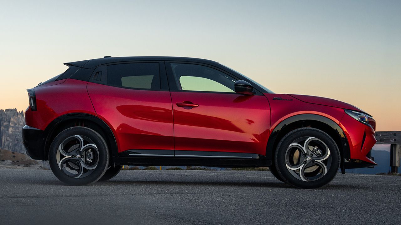 Solo gasta 4,8 litros y rinde 145 CV, este SUV con 4.000 € de rebaja es la mejor alternativa al Lexus LBX y también es ECO