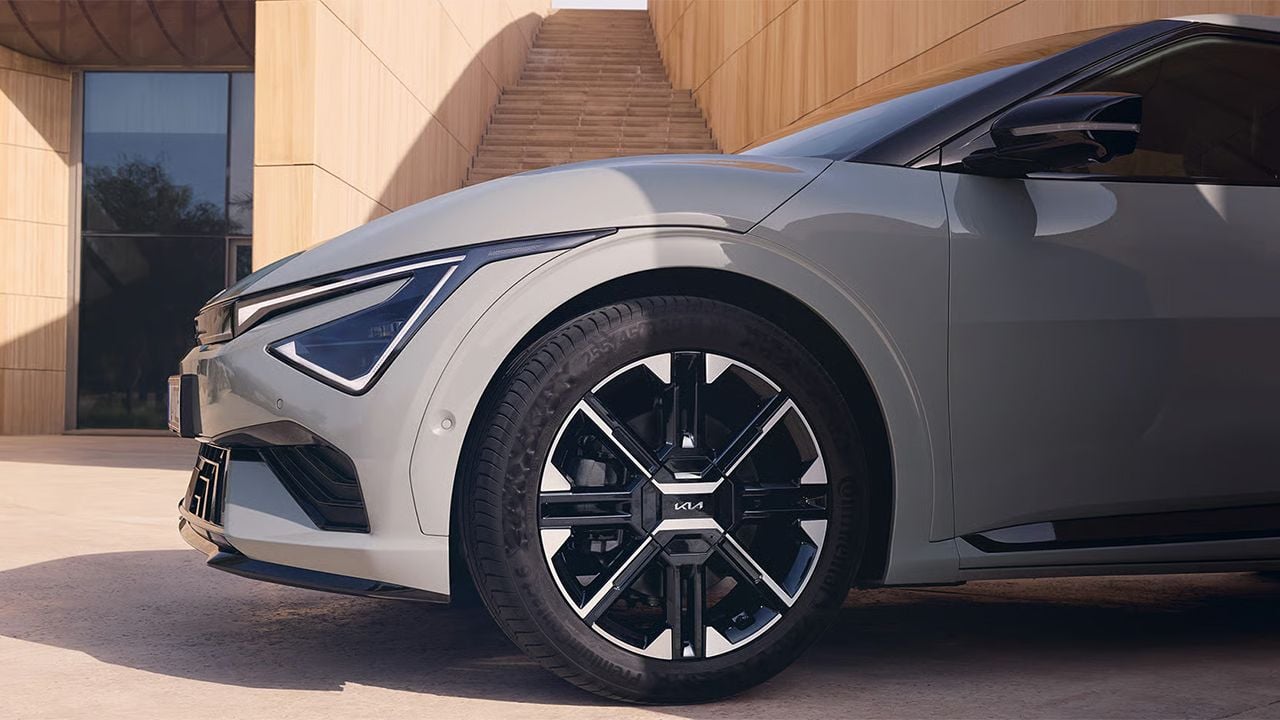 Este KIA es un gran olvidado pero, con 8.700 € de rebaja y 580 km de autonomía, supera al MGS6 y planta cara a BYD