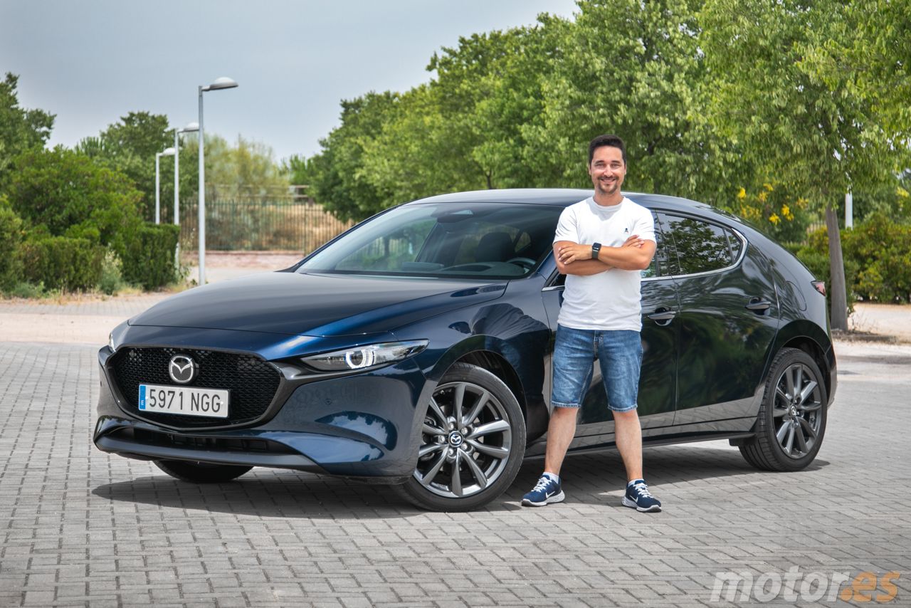 Mazda va a la contra del sector y, tras probar su compacto estrella, corroboro que es de lo mejor de su segmento
