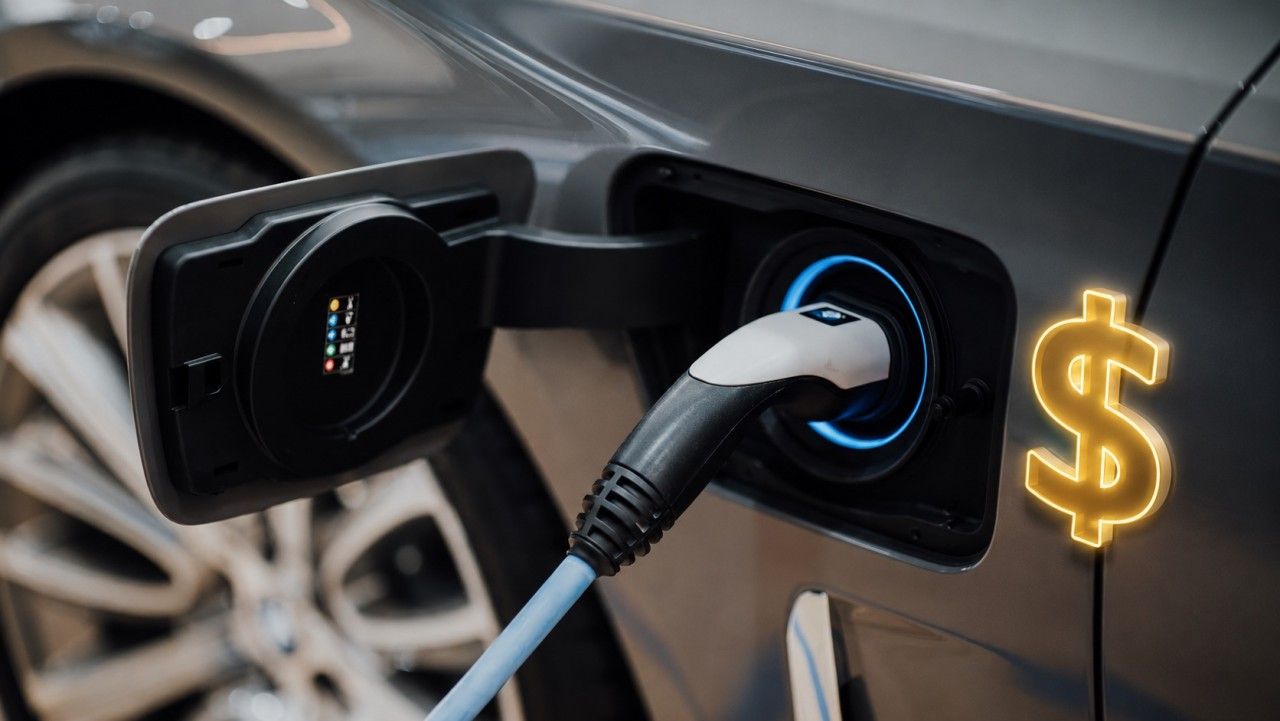 El impuesto por kilómetro a los eléctricos en Reino Unido existe, pero no del modo que te han contado