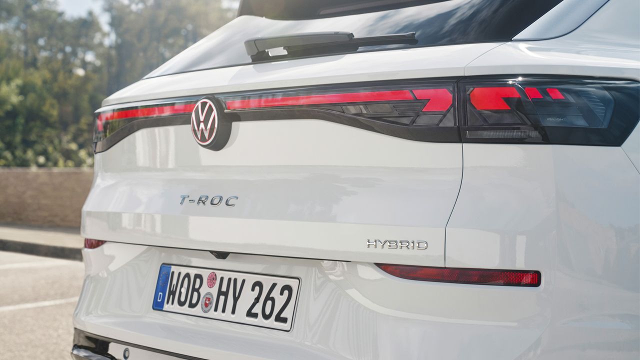 Los Volkswagen T-Roc y Golf estrenan el híbrido que la marca llevaba años sin tener, cuestan 2.000 euros más que el eTSI de 150 CV