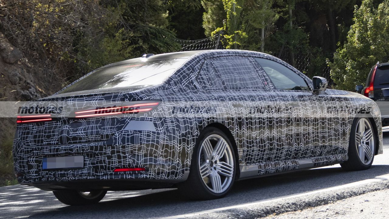 bmw-i7-alpina-fotos-espia-2026116039-178