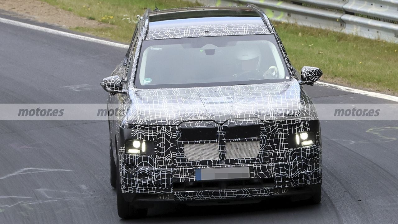 BMW lleva su nuevo X7 M60 a Nürburgring: más de 600 CV para convertir un SUV enorme en algo mucho más serio