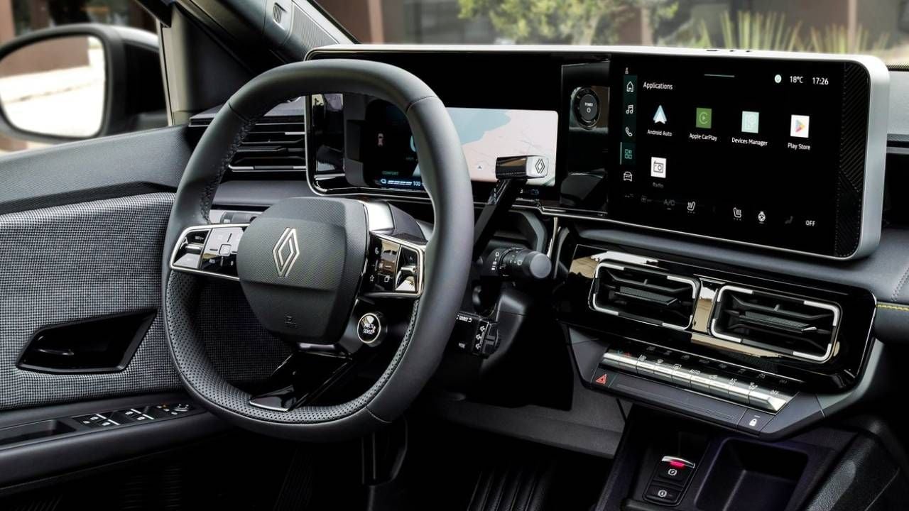 El botón más inútil de los coches eléctricos sigue ahí y casi nadie se atreve a quitarlo