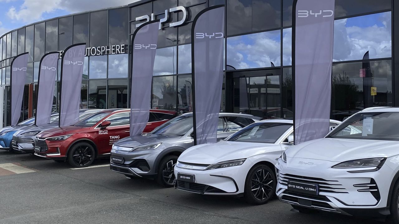 BYD y Xpeng arrasan en Europa, pero sus concesionarios acumulan hasta 100.000 euros pendientes de cobro