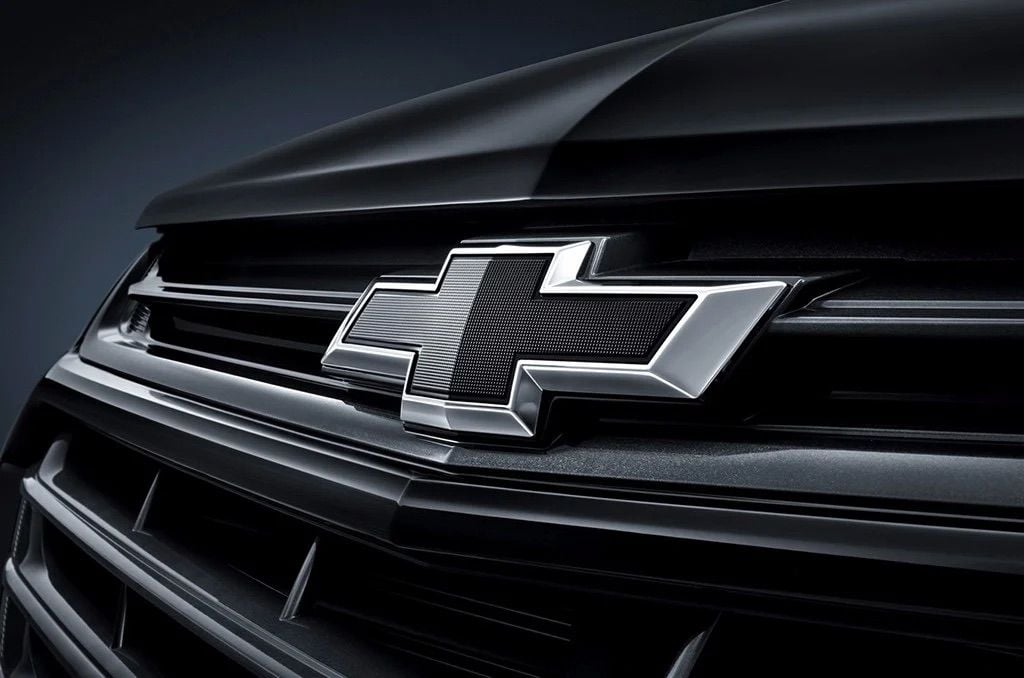 Logotipo de Chevrolet en oscuro