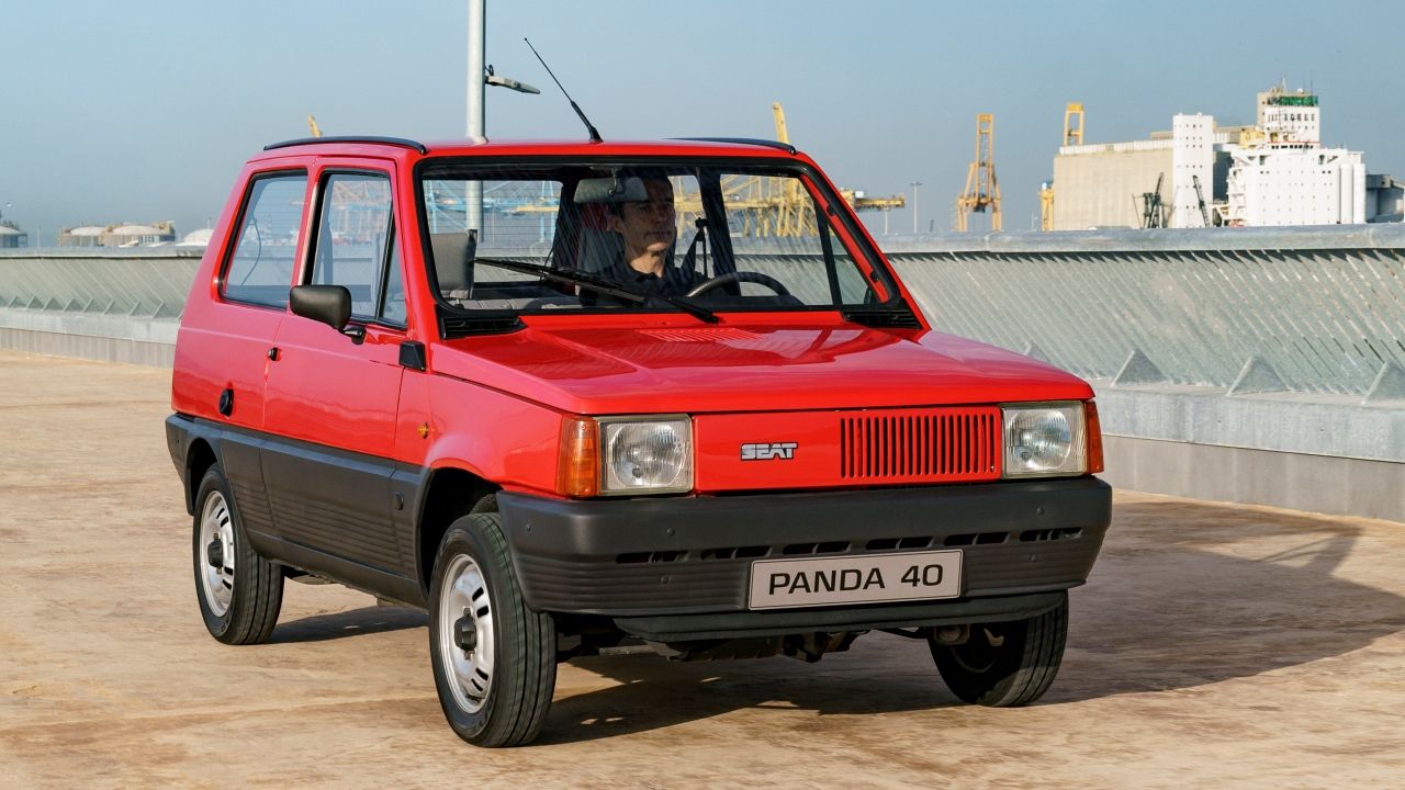 De Vigo a Barcelona, los coches que han hecho historia en España: 10 modelos que llevan décadas saliendo de nuestras fábricas (Parte I)