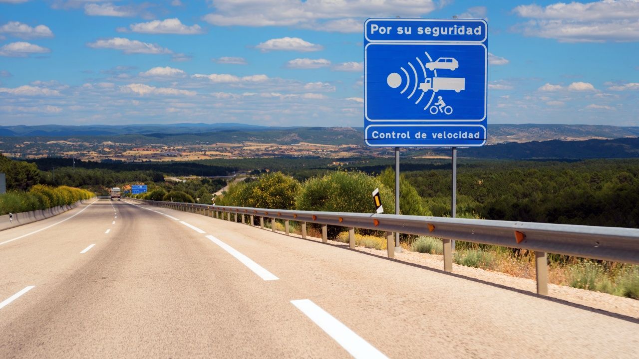 Cinco radares nuevos, pero solo tres aparatos: el truco de la DGT para contar sus propios controles