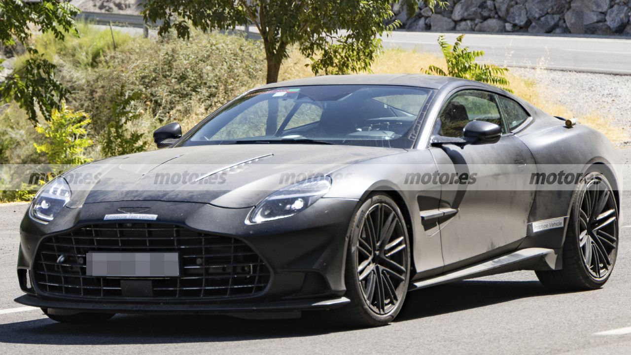 El nuevo aston martin vanquish s ya está en pruebas, el v12 de 835 cv será una locura todavía más brutal por una razón 5