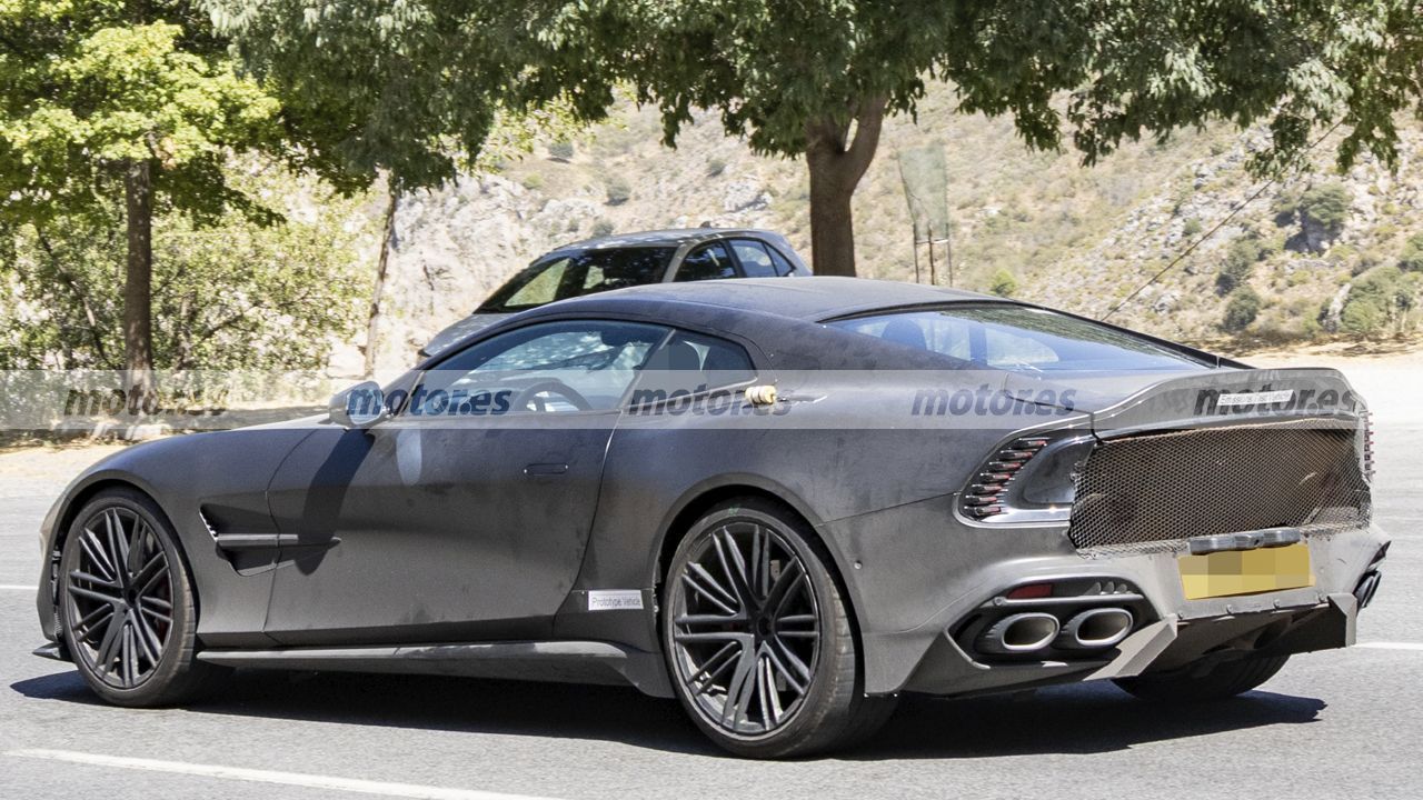 La nuova Aston Martin Vanquish S è già in fase di test; il V12 da 835 CV sarà ancora più brutalmente folle per un motivo 13