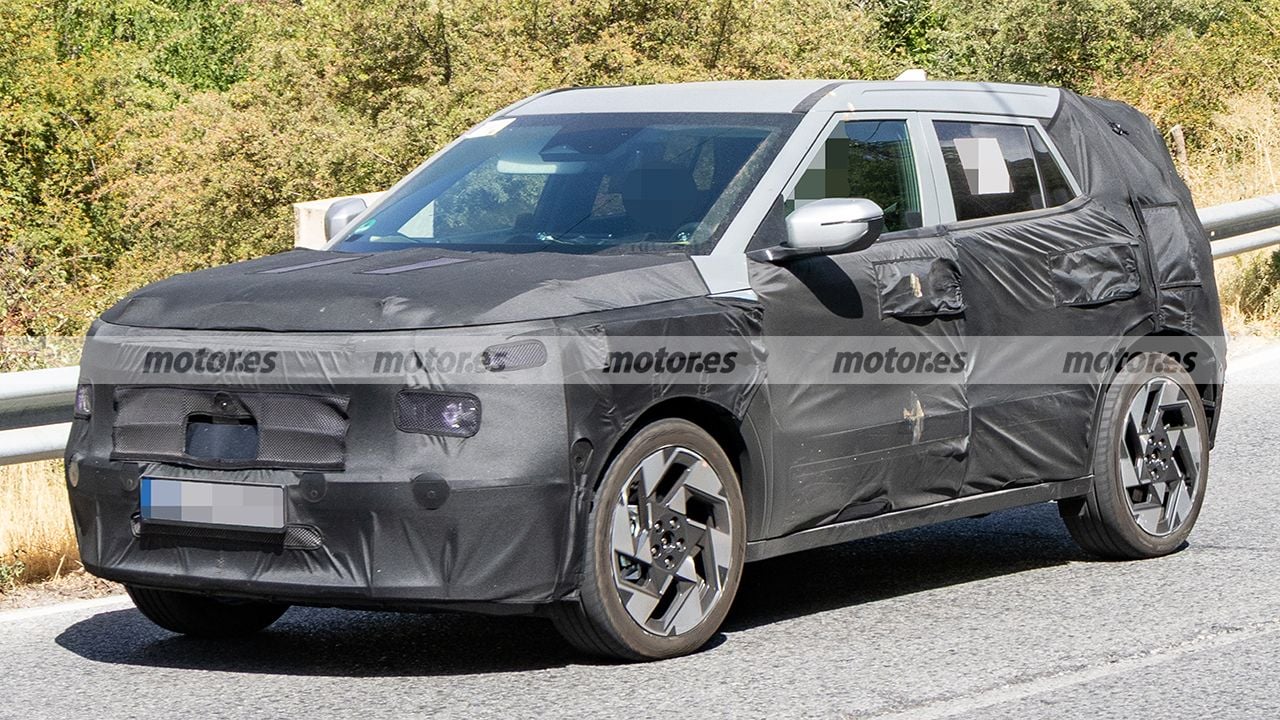 Hyundai se salta el «facelift» con el nuevo KONA 2027, estas fotos espía descubren una nueva generación para frenar a Omoda
