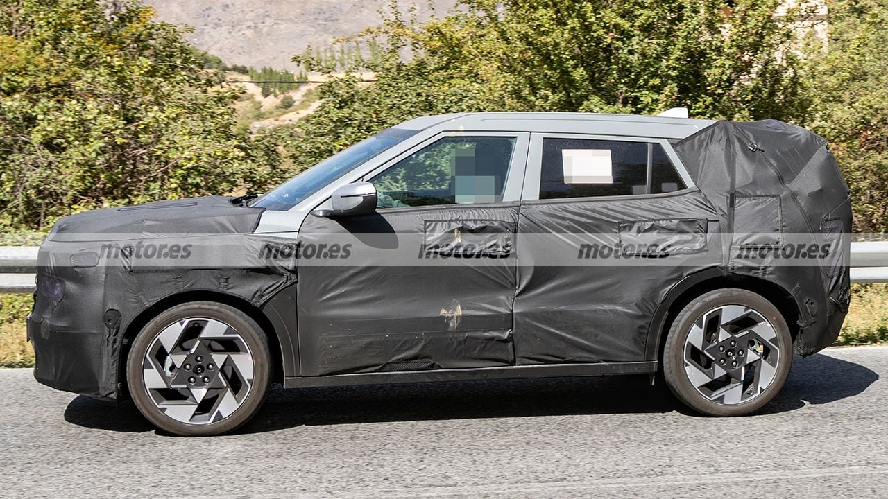 Hyundai KONA 2027 - foto espía lateral