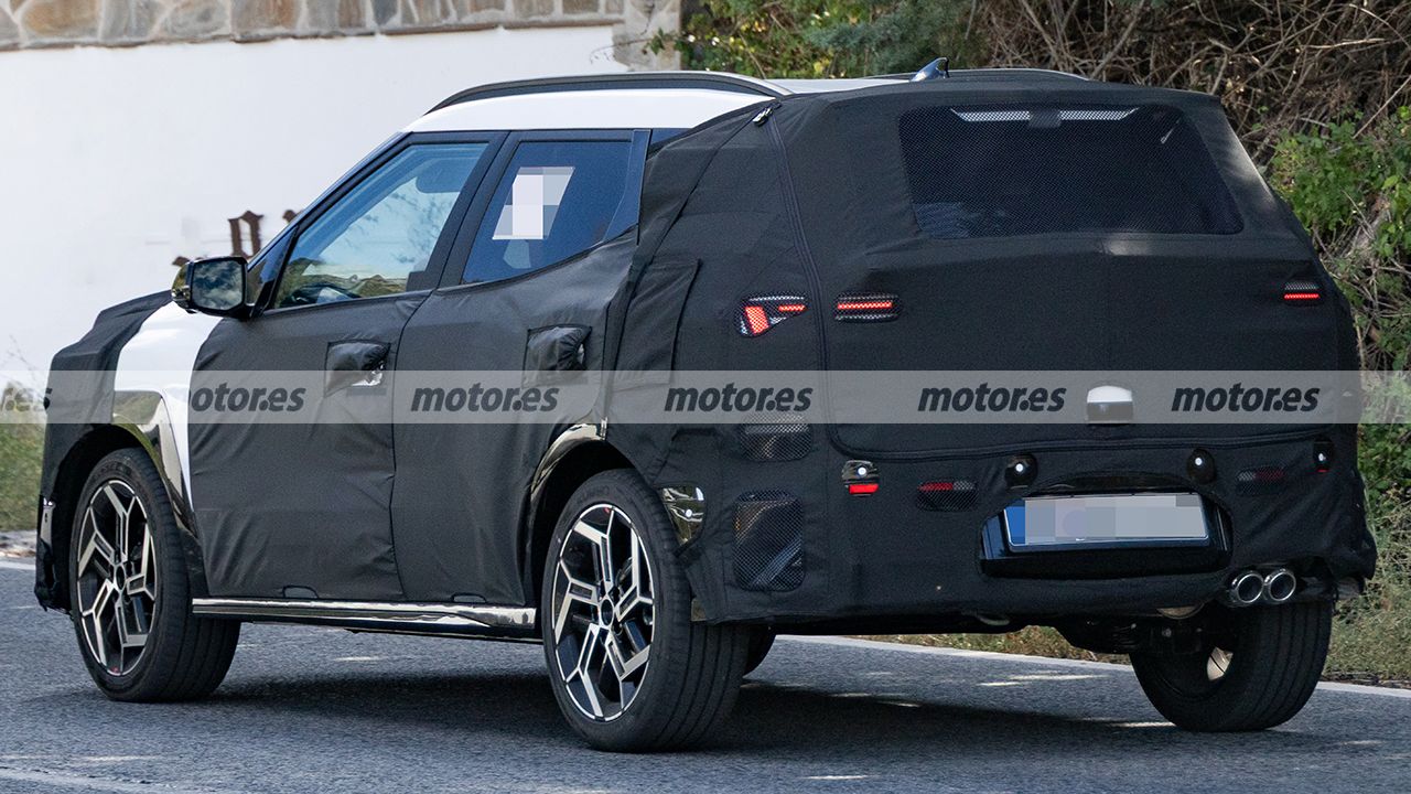 Hyundai BAYON 2027 - foto espía posterior
